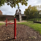 Bild vom Spielplatz anzeigen.
