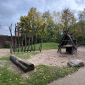 Bild vom Spielplatz anzeigen.