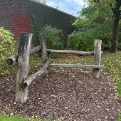 Bild vom Spielplatz anzeigen.
