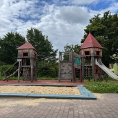 Bild vom Spielplatz anzeigen.