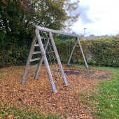 Bild vom Spielplatz anzeigen.