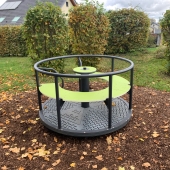 Bild vom Spielplatz anzeigen.