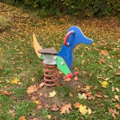 Bild vom Spielplatz anzeigen.