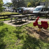 Bild vom Spielplatz anzeigen.