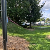 Bild vom Spielplatz anzeigen.