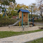 Bild vom Spielplatz anzeigen.