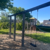Bild vom Spielplatz anzeigen.