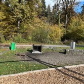 Bild vom Spielplatz anzeigen.