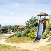 Bild vom Spielplatz anzeigen.