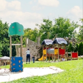 Bild vom Spielplatz anzeigen.