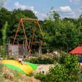 Bild vom Spielplatz anzeigen.