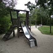 Bild vom Spielplatz anzeigen.
