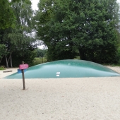 Bild vom Spielplatz anzeigen.