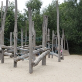 Bild vom Spielplatz anzeigen.