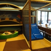 Bild vom Spielplatz anzeigen.
