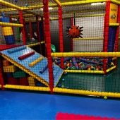 Bild vom Spielplatz anzeigen.