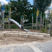 Bild vom Spielplatz anzeigen.