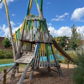 Bild vom Spielplatz anzeigen.