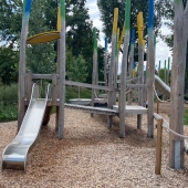 Bild vom Spielplatz anzeigen.