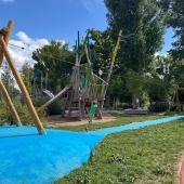 Bild vom Spielplatz anzeigen.