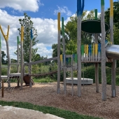 Bild vom Spielplatz anzeigen.