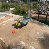 Bild vom Spielplatz anzeigen.