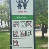 Bild vom Spielplatz anzeigen.