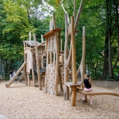 Bild vom Spielplatz anzeigen.