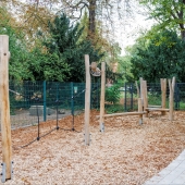 Bild vom Spielplatz anzeigen.