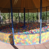 Bild vom Spielplatz anzeigen.