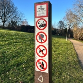 Bild vom Spielplatz anzeigen.