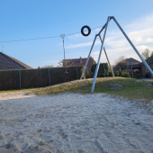 Bild vom Spielplatz anzeigen.