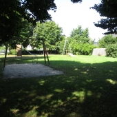Bild vom Spielplatz anzeigen.