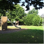 Bild vom Spielplatz anzeigen.