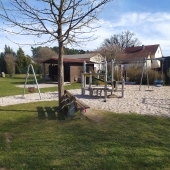 Bild vom Spielplatz anzeigen.