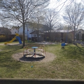 Bild vom Spielplatz anzeigen.