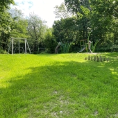 Bild vom Spielplatz anzeigen.