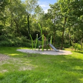 Bild vom Spielplatz anzeigen.