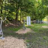 Bild vom Spielplatz anzeigen.