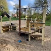 Bild vom Spielplatz anzeigen.