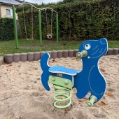 Bild vom Spielplatz anzeigen.