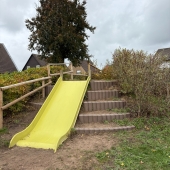 Bild vom Spielplatz anzeigen.