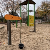 Bild vom Spielplatz anzeigen.