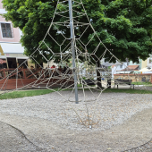 Bild vom Spielplatz anzeigen.