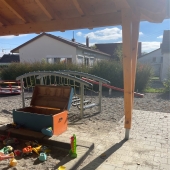 Bild vom Spielplatz anzeigen.