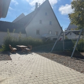 Bild vom Spielplatz anzeigen.