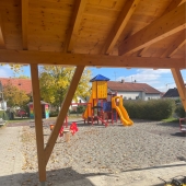 Bild vom Spielplatz anzeigen.