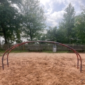 Bild vom Spielplatz anzeigen.
