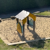 Bild vom Spielplatz anzeigen.