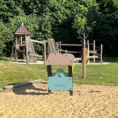 Bild vom Spielplatz anzeigen.